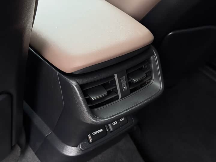 Фото 11 - Lexus ES