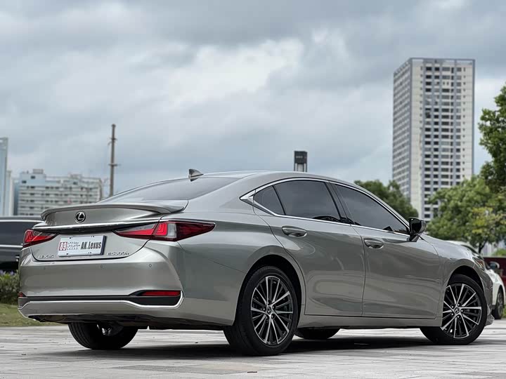 Фото 4 - Lexus ES