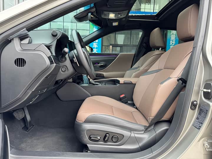 Фото 5 - Lexus ES