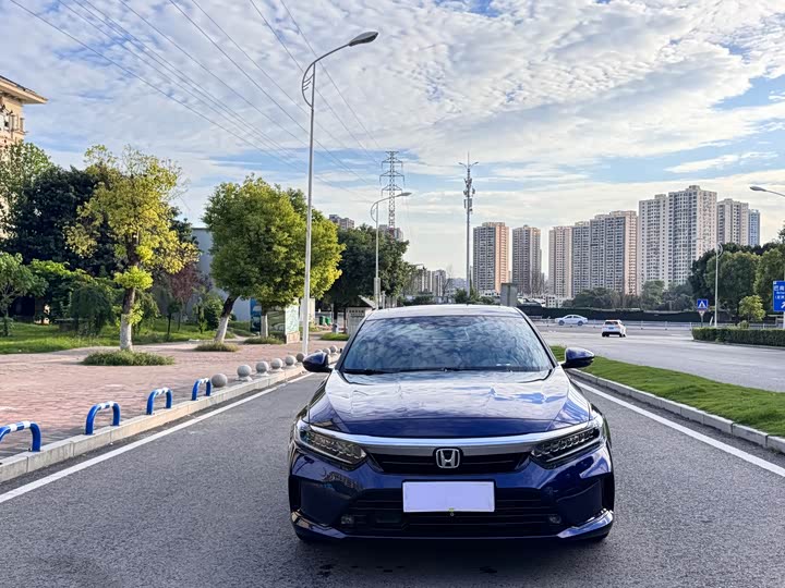 Фото 2 - Honda Inspire