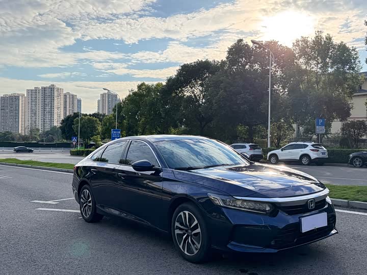 Фото 3 - Honda Inspire