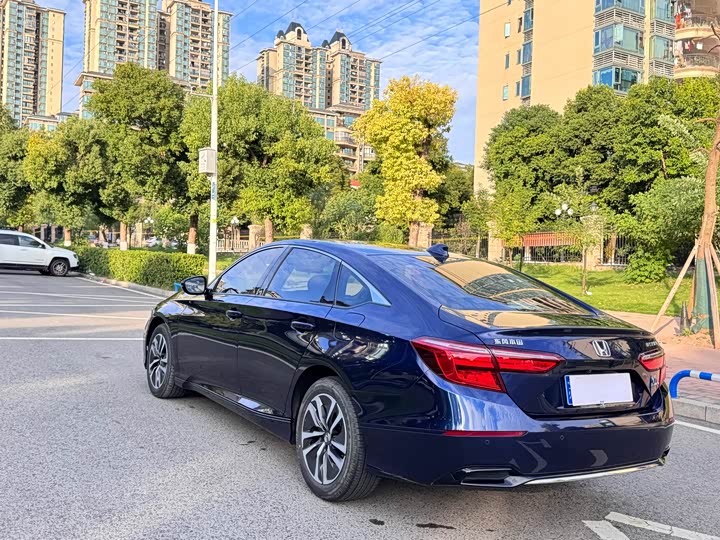 Фото 7 - Honda Inspire