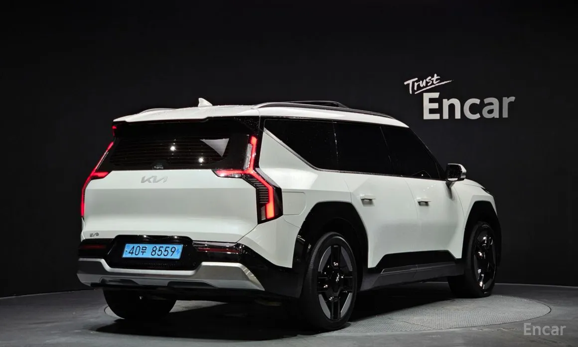 Фото 2 - Kia EV9