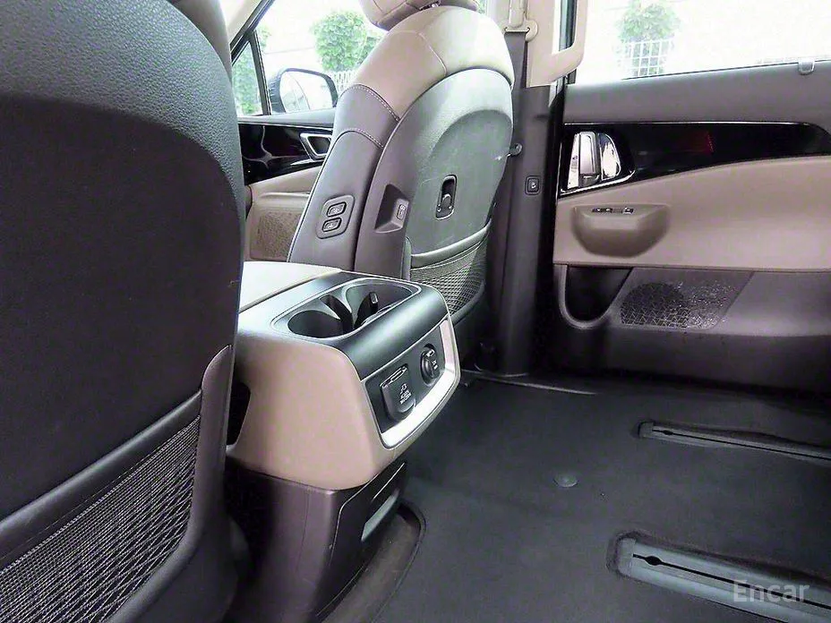 Фото 16 - Kia Carnival