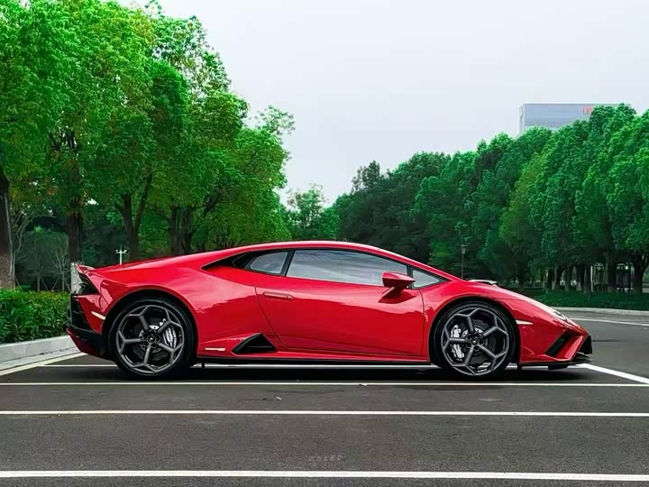 Фото 2 - Lamborghini Huracán