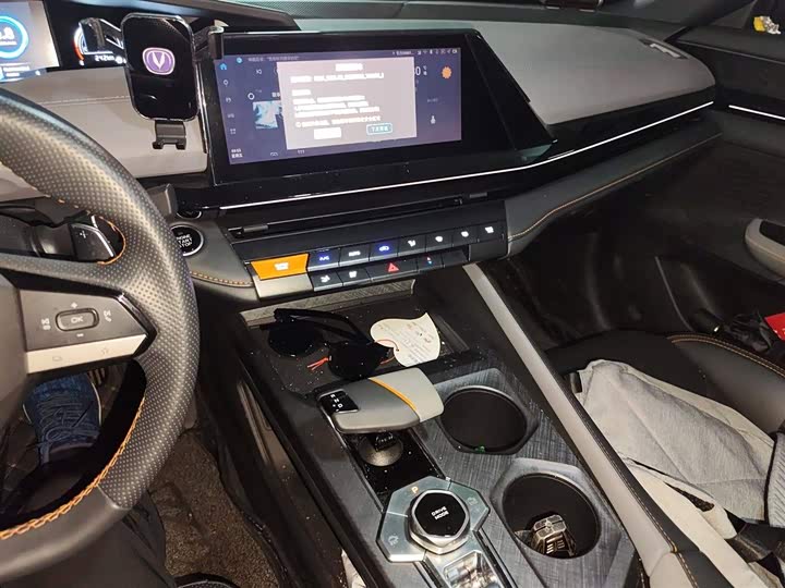 Фото 6 - Changan UNI-V