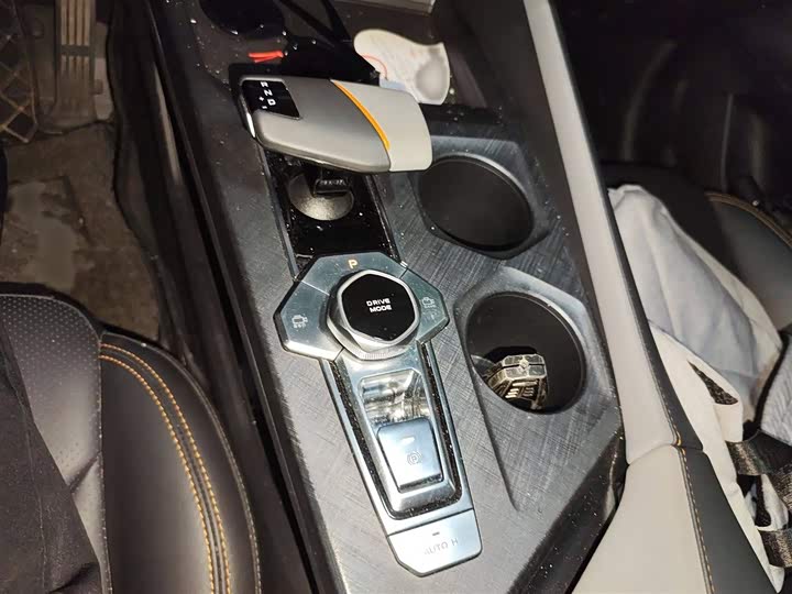 Фото 7 - Changan UNI-V