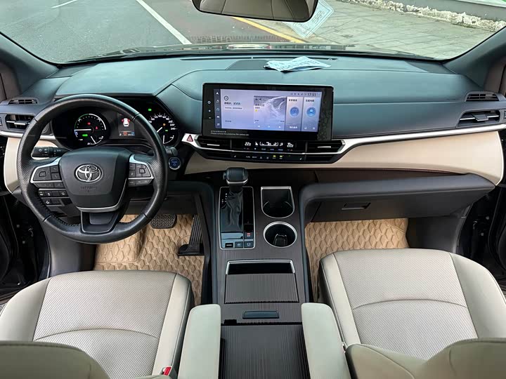 Фото 10 - Toyota Granvia