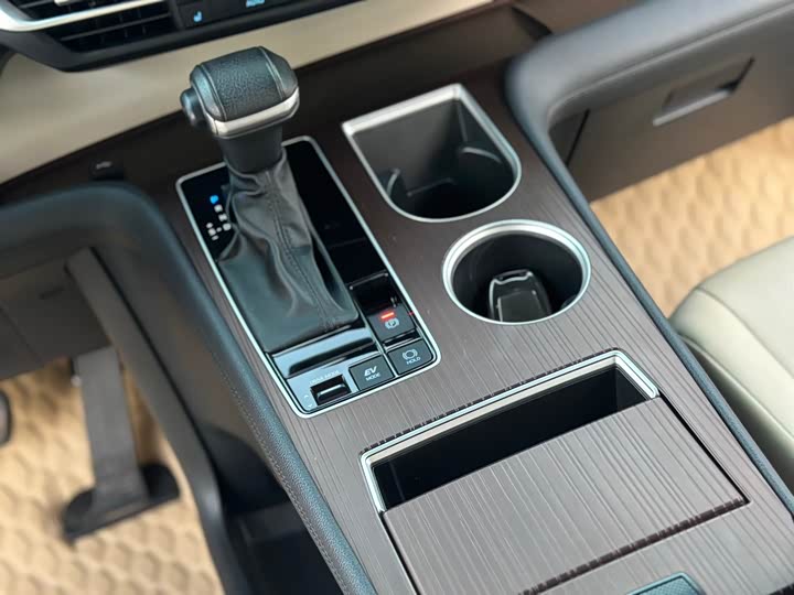 Фото 14 - Toyota Granvia