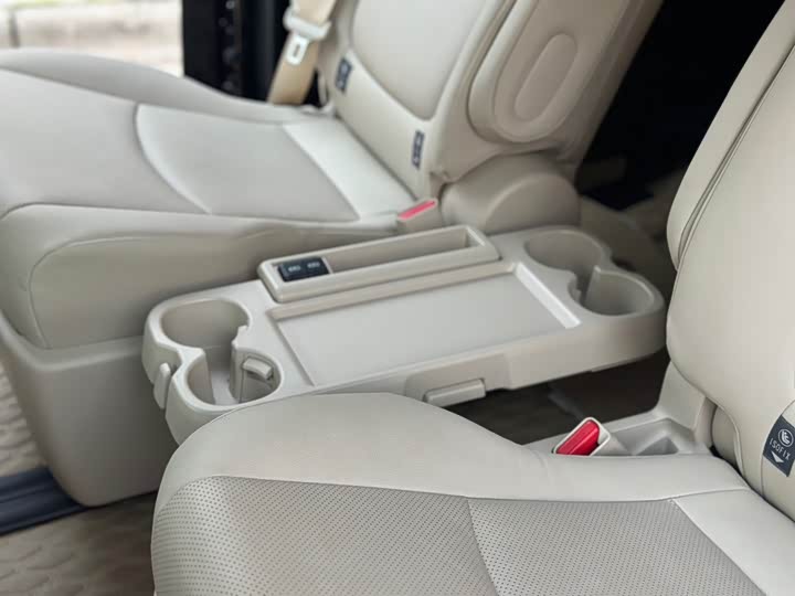 Фото 15 - Toyota Granvia