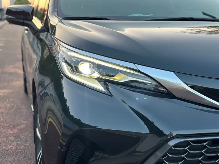 Фото 22 - Toyota Granvia