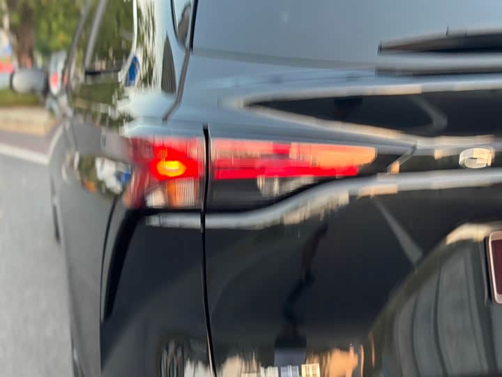 Фото 23 - Toyota Granvia