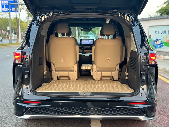 Фото 24 - Toyota Granvia