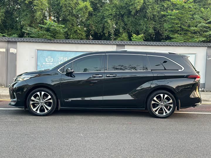 Фото 4 - Toyota Granvia