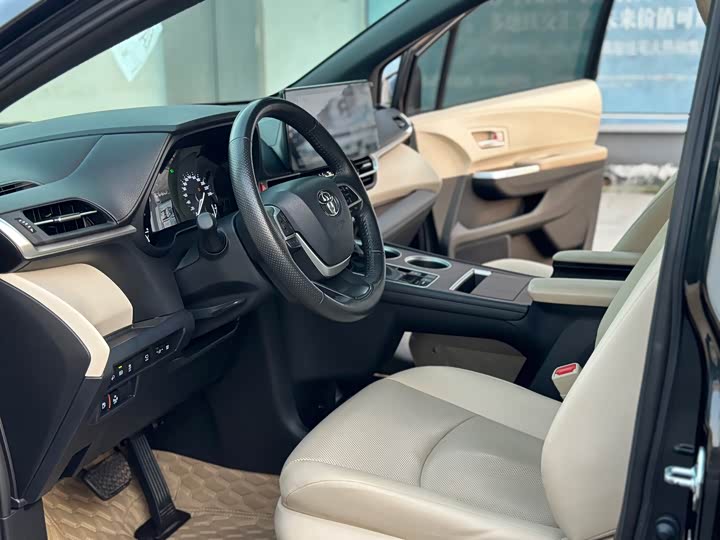 Фото 7 - Toyota Granvia