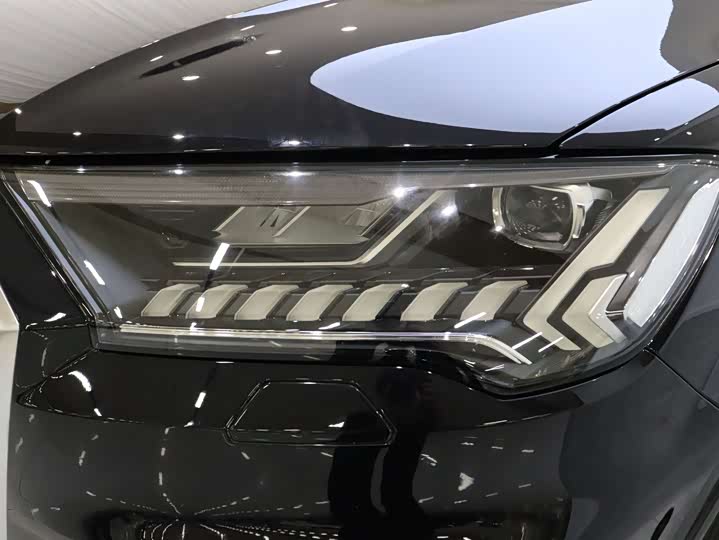 Фото 11 - Audi Q7