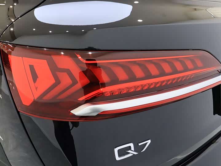 Фото 9 - Audi Q7