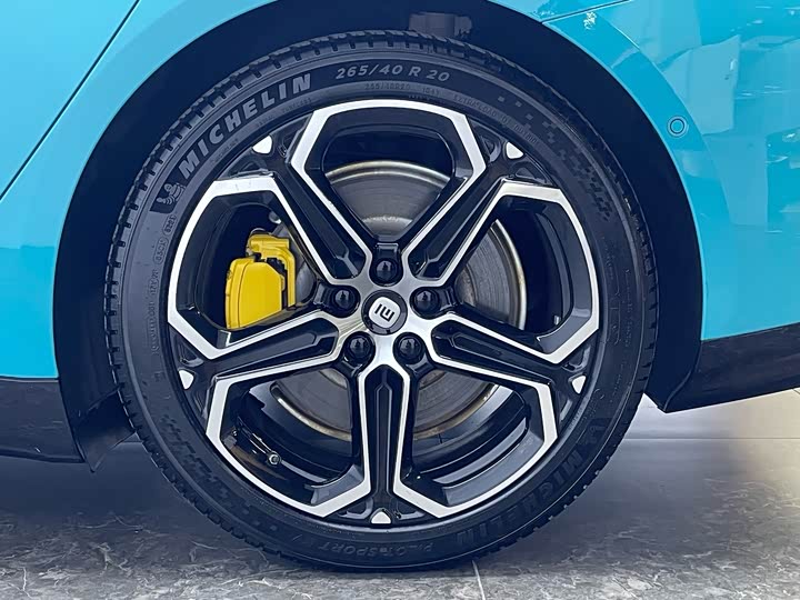 Фото 8 - Xiaomi SU7