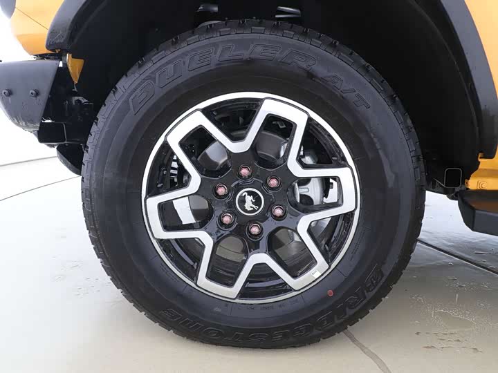Фото 17 - Ford Bronco