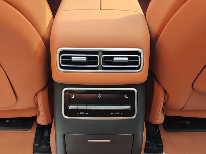 Фото 13 - LiXiang L7