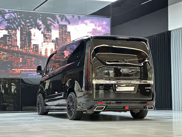 Фото 8 - Ford Tourneo