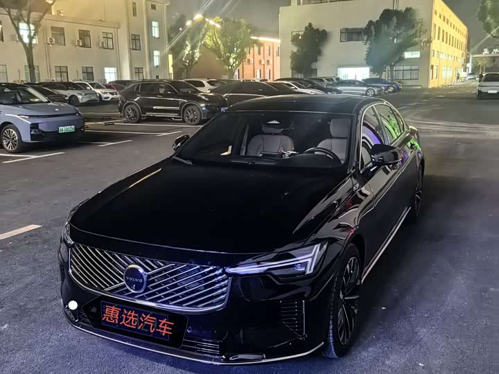 Фото 1 - Volvo S90