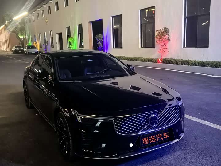 Фото 2 - Volvo S90