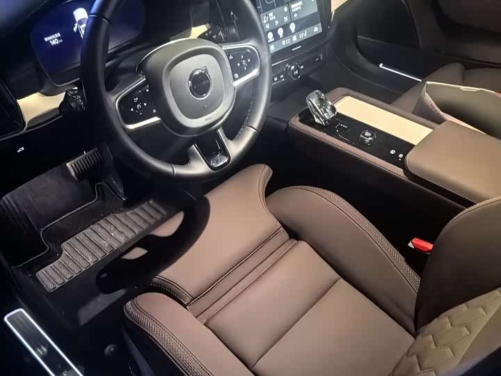 Фото 4 - Volvo S90