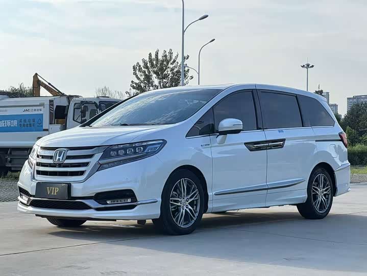 Фото 1 - Honda Elysion