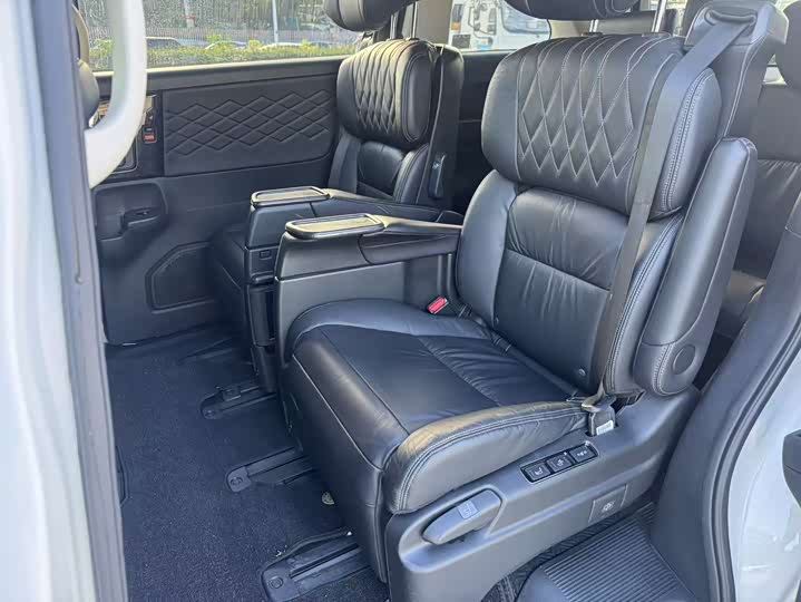 Фото 15 - Honda Elysion