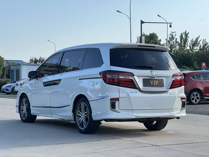 Фото 2 - Honda Elysion