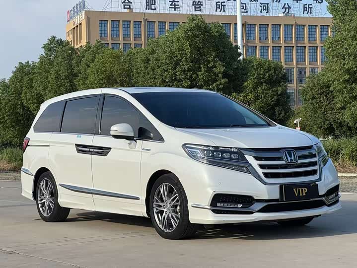 Фото 3 - Honda Elysion