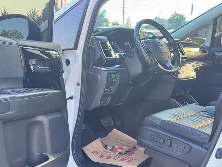 Фото 9 - Honda Elysion