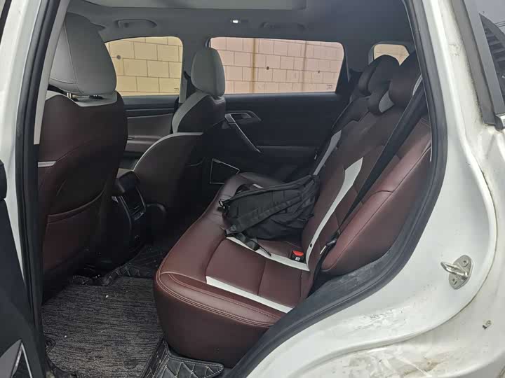 Фото 5 - Geely Atlas