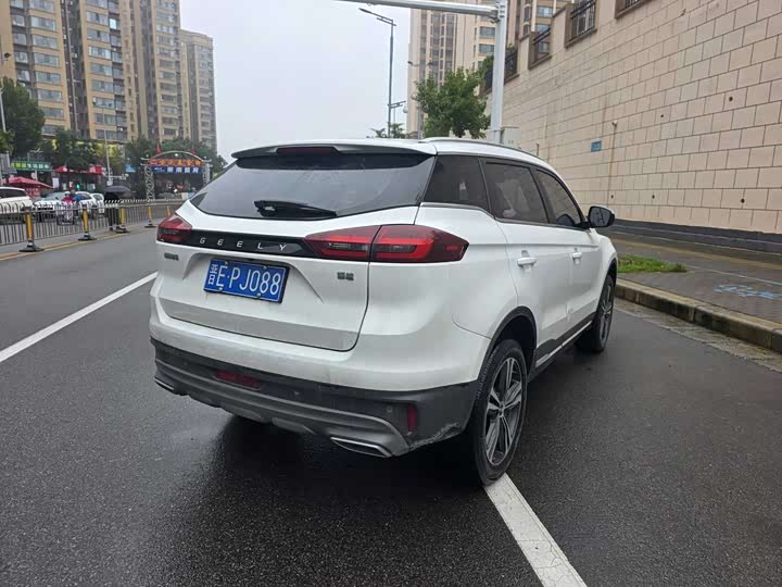Фото 8 - Geely Atlas