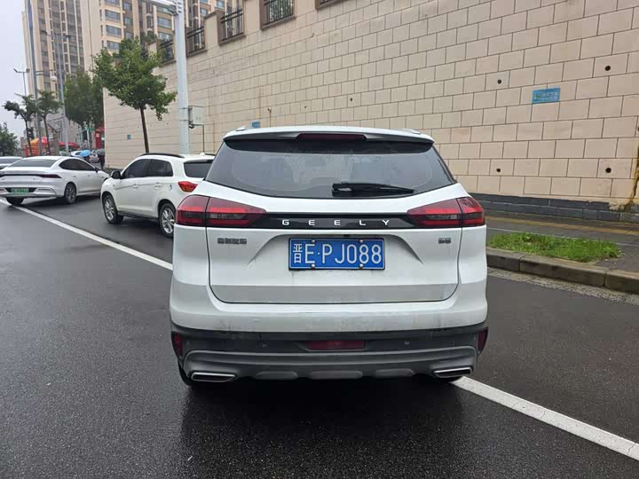 Фото 9 - Geely Atlas