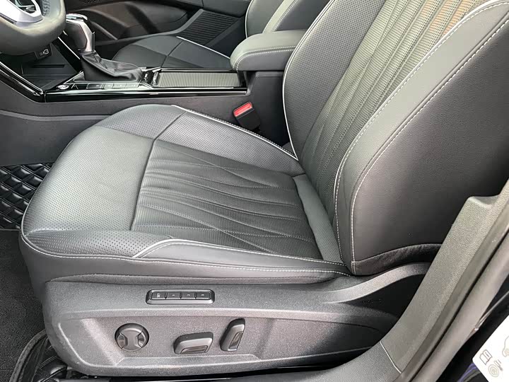 Фото 17 - Volkswagen Passat Hybrid