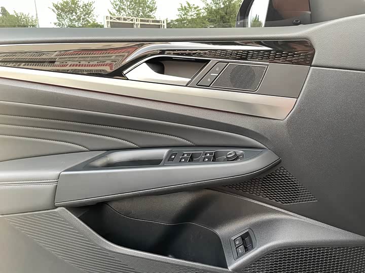 Фото 18 - Volkswagen Passat Hybrid