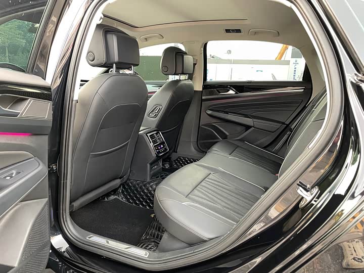 Фото 4 - Volkswagen Passat Hybrid