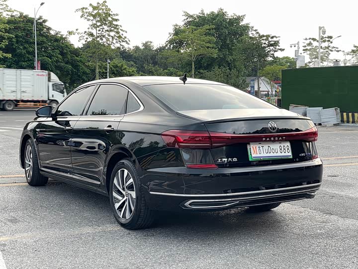 Фото 5 - Volkswagen Passat Hybrid