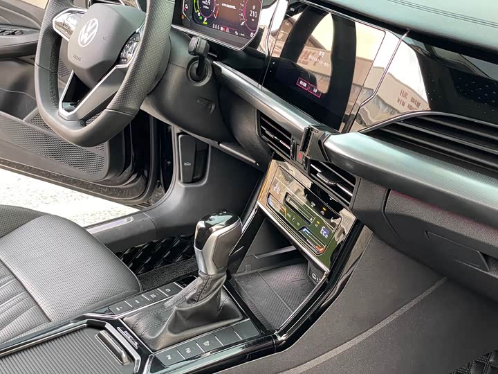 Фото 8 - Volkswagen Passat Hybrid