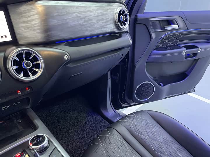 Фото 9 - Tank 300