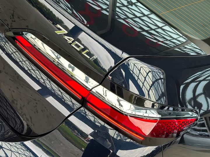 Фото 16 - BMW 7 Series