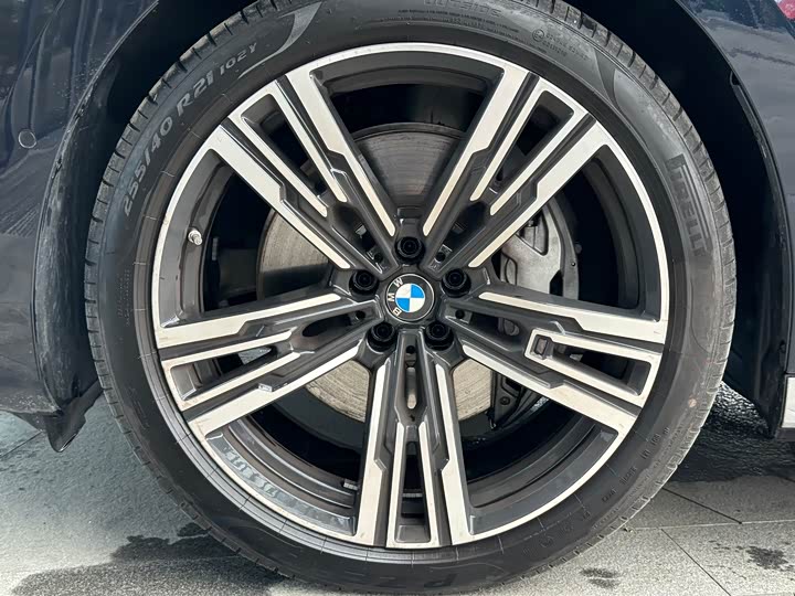 Фото 17 - BMW 7 Series