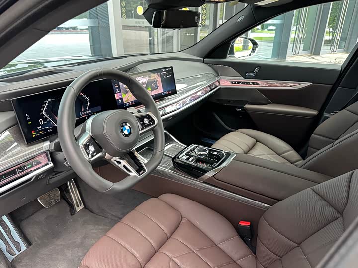 Фото 2 - BMW 7 Series