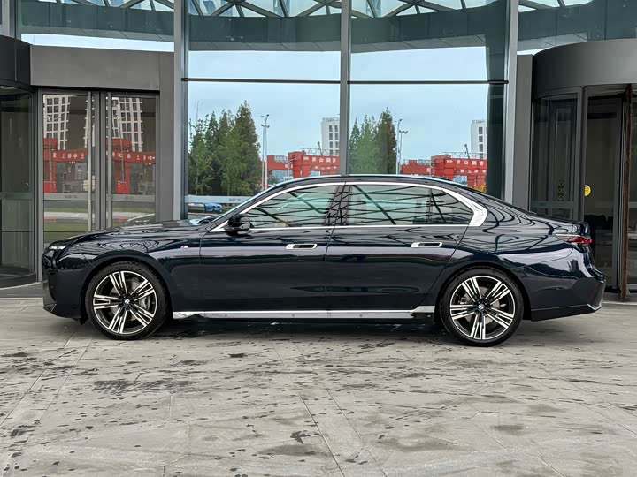 Фото 20 - BMW 7 Series