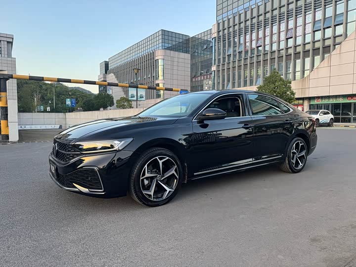 Фото 1 - Volkswagen Passat