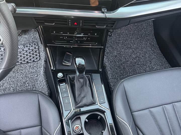 Фото 13 - Volkswagen Passat