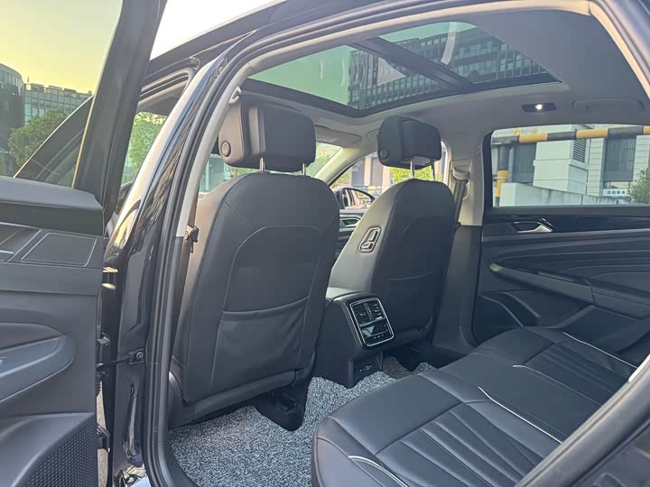 Фото 14 - Volkswagen Passat