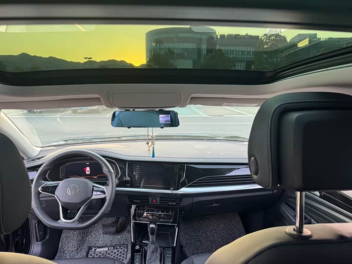 Фото 16 - Volkswagen Passat